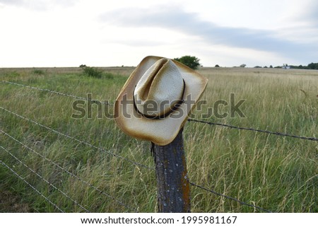 Straw cowboy hat on a fence post