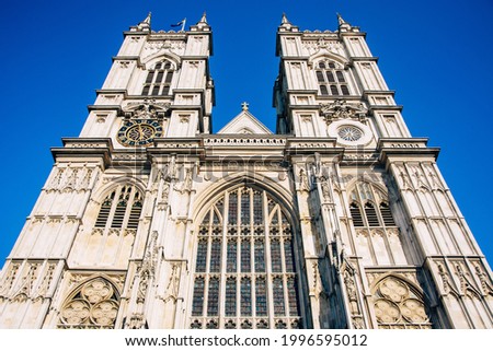The beautiful Westminster Abbey, where traditionally the weddings of the British Royal Family take place. In the center of London, directly on the river Thames.