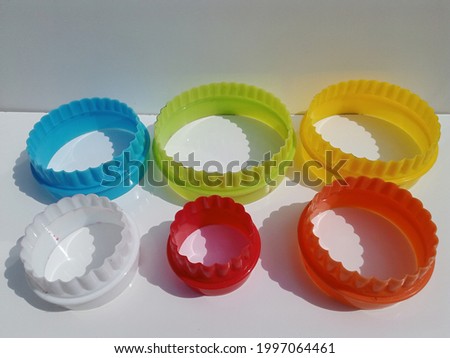 Cute and colorful cake molds made of plastic.