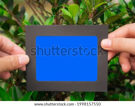 Photo frame that can insert a photo or video with a blue background.
