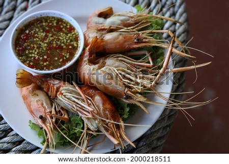 Grilled shrimp and seafood sauce