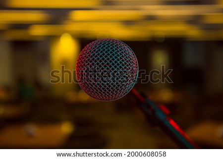 Microphone artistic photography blurs the background 