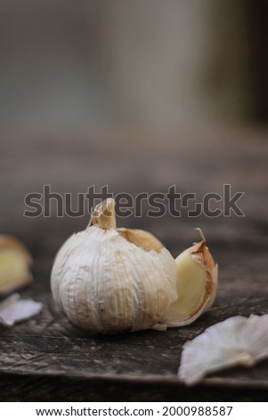this is a photo of garlic