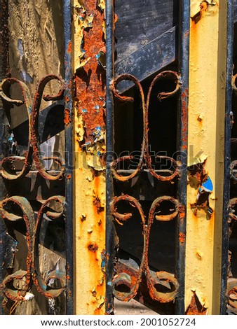 Picture of old and rusty iron fence