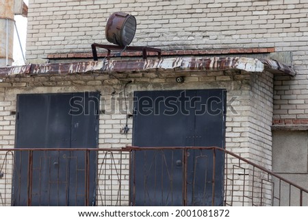 rusted light hanging from the roof - roof old spotlight stock pictures, royalty-free photos  images