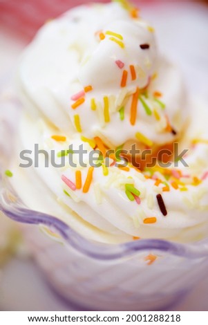 vanilla ice cream with mint