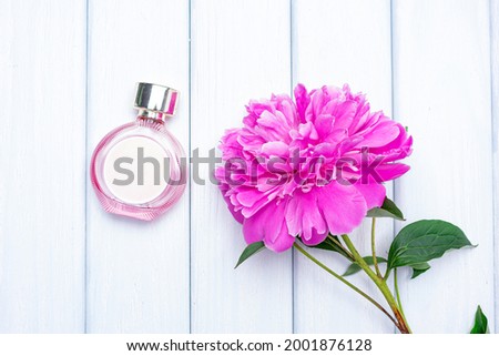 Bottle of perfums and flowers