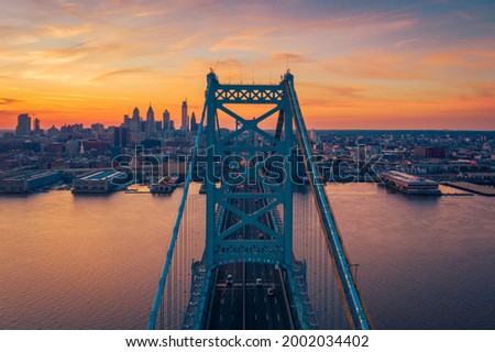 The Benjamin Franklin Bridge over the Delaware River and view of the skyline in Philadelphia, Pennsylvania