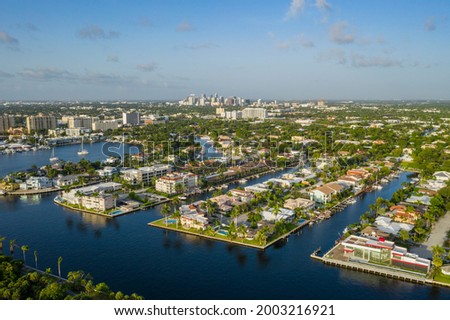 Aerial image of a residential neighborhood in Florida with docks and boats.