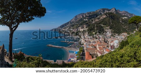 A panorama picture of the town of Amalfi.