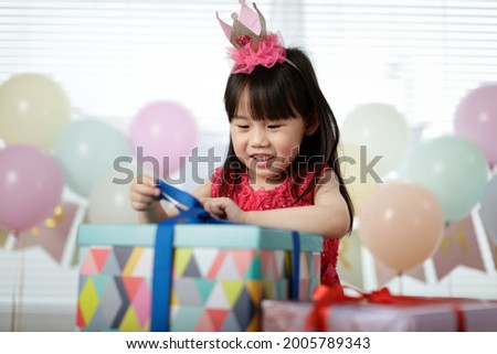 young girl celebrating her 5th  birthday at home 
