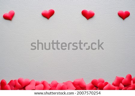 Love Valentines day romantic background. hearts and roses beautiful
Empty copy space Valentines day background with red hearts