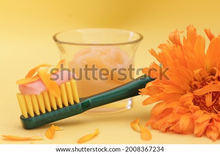 Herbal toothpaste with calendula and ingredients for its manufacture.