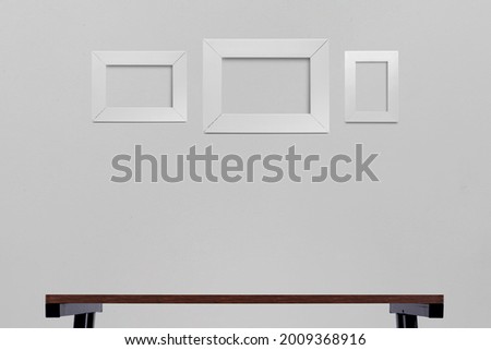  White pictures frame, Vertical and horizontal hanging on a gray wall.