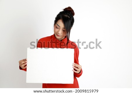 The Asian womna standing on the white background.