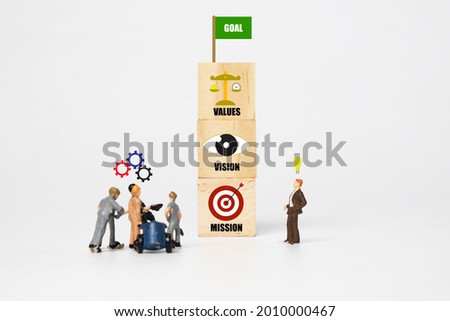 Selective focus of employer miniature as a thinker and employee miniature as labour. Understanding and work for mission,vision and values to achieve organization goal