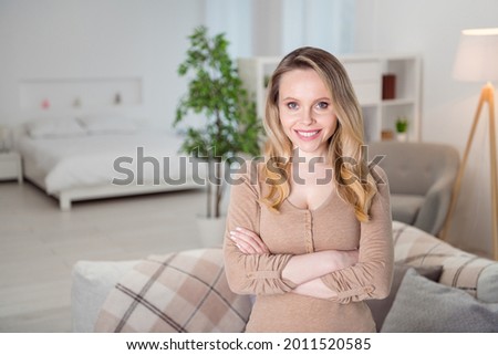 Photo of young attractive cheerful woman happy positive smile confident crossed hands apartment indoors