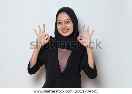Asian business woman wearing hijab with hand thumbs up