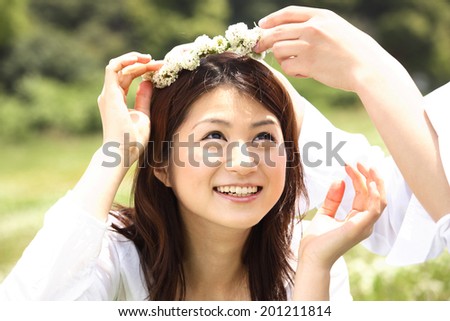 Couple playing in the crown of white nail fungus