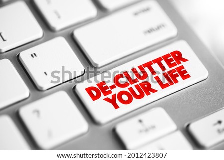 De-Clutter Your Life text button on keyboard, concept background