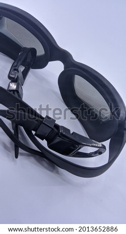 swimming goggles for beginners who are just learning to swim