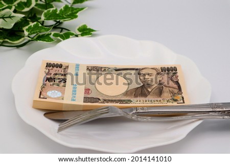 Japanese banknotes, knives and forks on the plate.
translation:Japanese silver,
10,000,Japanese silver,Common to financial institutions,Manufactured by the National Printing Bureau,Yukichi Fukuzawa.