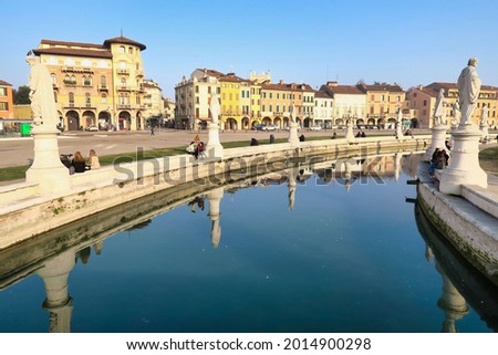ponte vecchio in florence italy, photo as a background, digital image