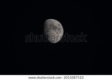 a picture of the moon 
