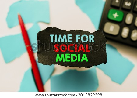 Text sign showing Time For Social Media. Internet Concept explore webs and apps Meet Share ideas quickly Abstract Focusing On A Single Idea, Solving Main Problem Concept