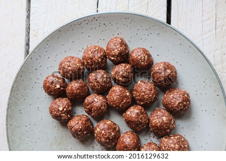 Healthy Chocolate Almond Oat Bliss Balls. Raw Dessert Vegan Truffles Royalty-Free Stock Photo #2016129632