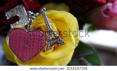 Small eiffel tower with yellow roses