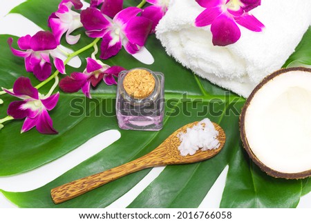 Treatments with coconut oil in spa