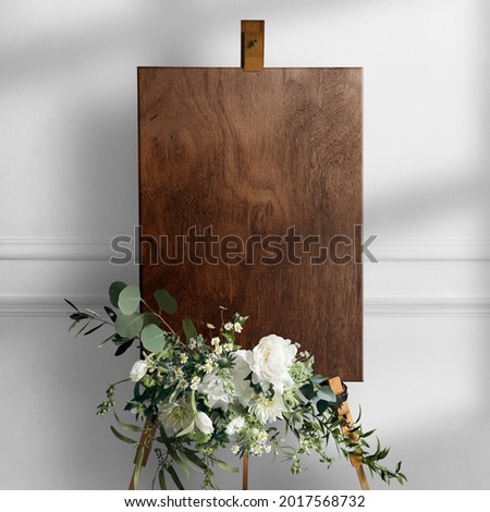 Wedding easel sign in wooden texture with flowers