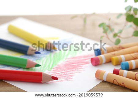 Colored pencils, drawing and emotional education for children