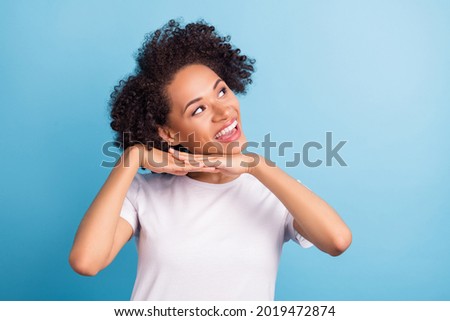 Photo of young smiling gorgeous cheerful afro girl look copyspace dreaming isolated on blue color background