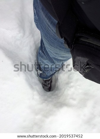 Walking hard through deep snow, the picture of the leg