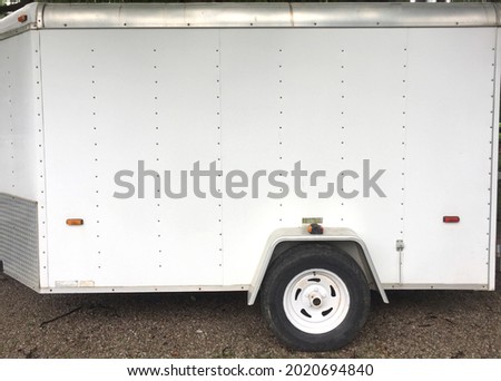 Blank side of an enclosed trailer - Graphic design - mockup Royalty-Free Stock Photo #2020694840