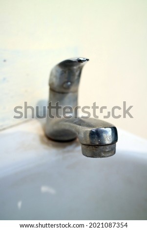 chrome water shells over the sink photo