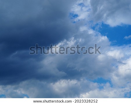cloudy blue sky - bewölkter blauer Himmel