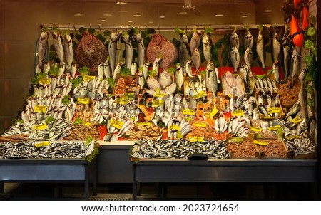 Fish shop, mixed type fish and fish stand