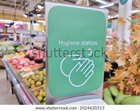 Sign indicating the location of hand sanitizer