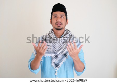 Asian Moslem man praying with his eyes looking above