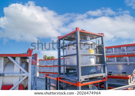 Special marine containers for the transport of gases under pressure.