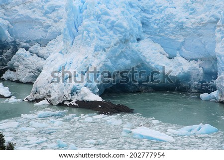 north border of perito moreno glacier is stoped when reaches first roks and land. a cavern is formed and falls every 5 years. the process is at the beginning in this picture