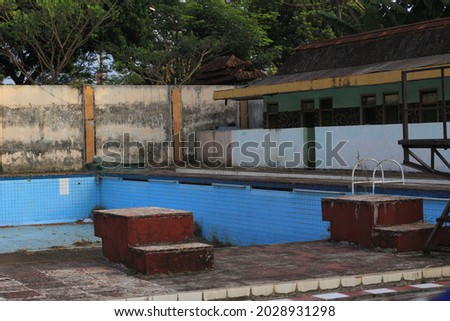 Vintage pool that has been abandoned by the owner