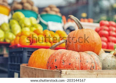 Closeup picture of pumpkins in wooden boxes