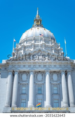 San Francisco City Hall, this beautiful building is the seat of govermment, great architecture, very famous for weddings