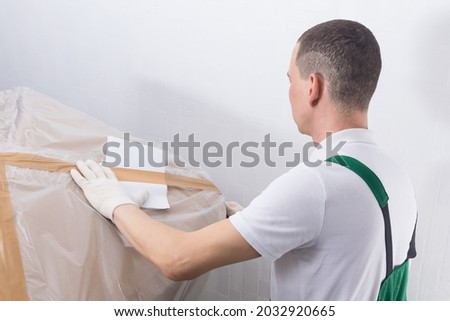 delivery man, glues the accompanying documentation, to be sent to the address