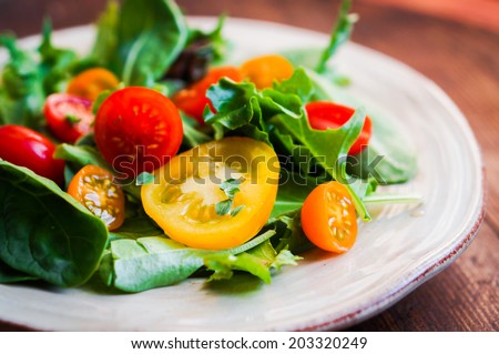 Green salad with colorful tomatoes