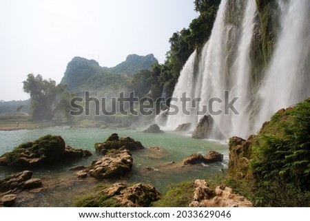 Cao Bang province in northeastern Vietnam, bordering China's ... Ban Gioc waterfall feeds a large river called “Quay Son”